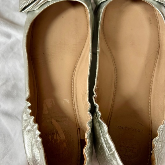 💎 Tory Burch Metallic Silver Divine Bow Ballet Flats Shoe💎 - Picture 7 of 10